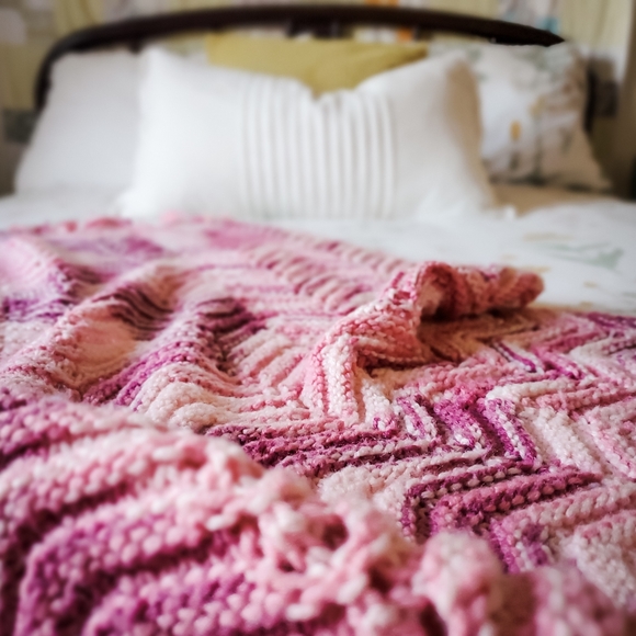Vintage Pink Hand Knit Granny Blanket Throw - Picture 1 of 5